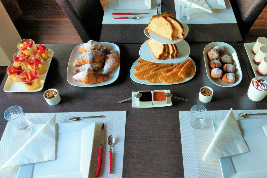 Produits maison, dont gteau poire-cannelle