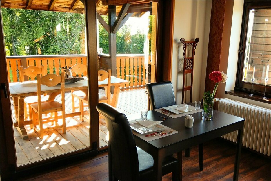 Petit-djeuner pour un couple/2 personnes en intrieur ou en terrasse